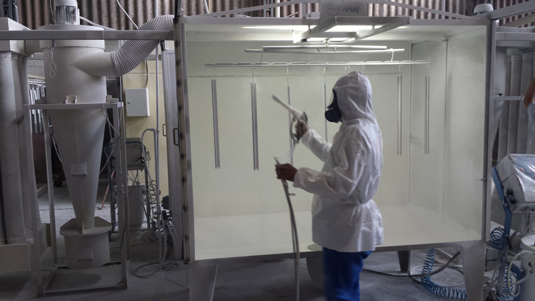 Produção - Cabine de Pintura para esquadrias de alumínio