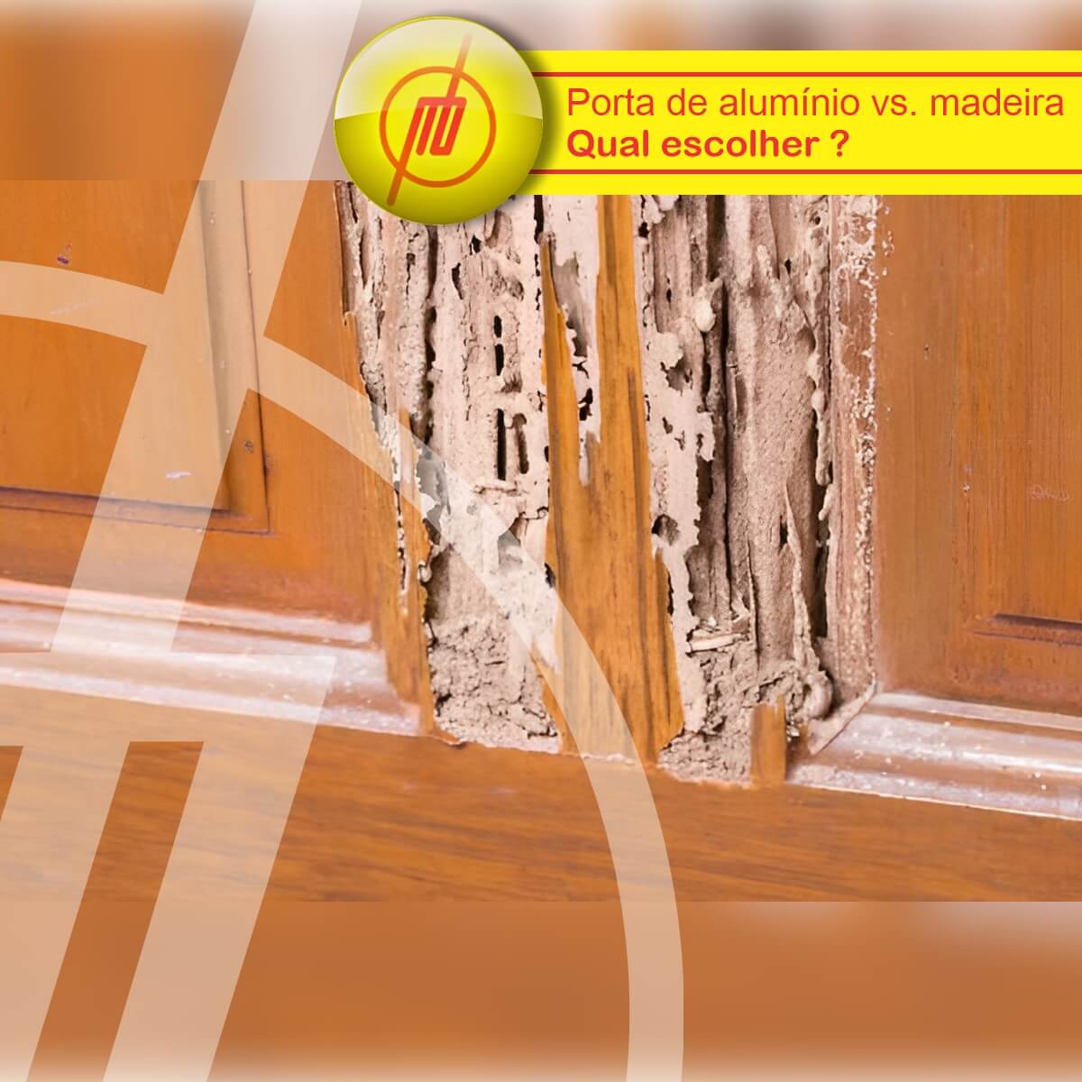 Porta de Madeira deteriorada por Cupim